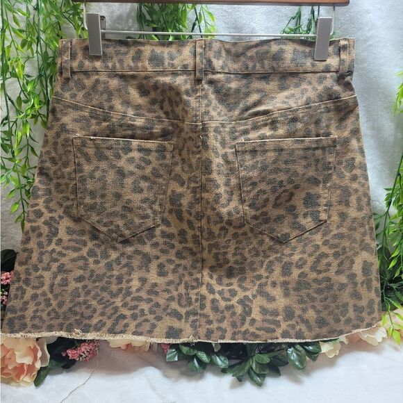 NWT Olivaceous Leopard Print Skirt - Picture 5 of 9